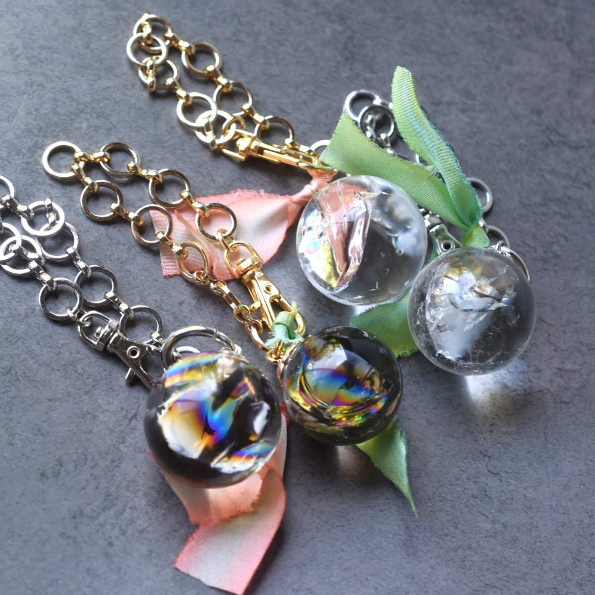 画像12: 新作【限定数・選べる】虹入り　水晶　スモーキークォーツ　アイリスクォーツ　手染めシルクリボン　バッグチャーム  (12)