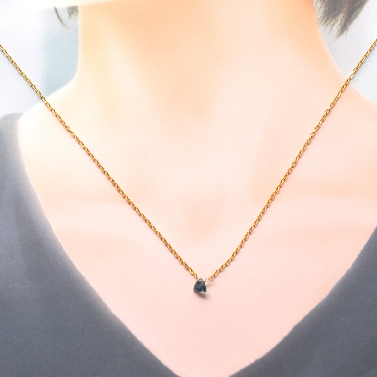 画像7: 新作【数量限定】4Aランク　ロンドンブルートパーズ　トライアングル　6mm サージカルステンレスネックレス  (7)