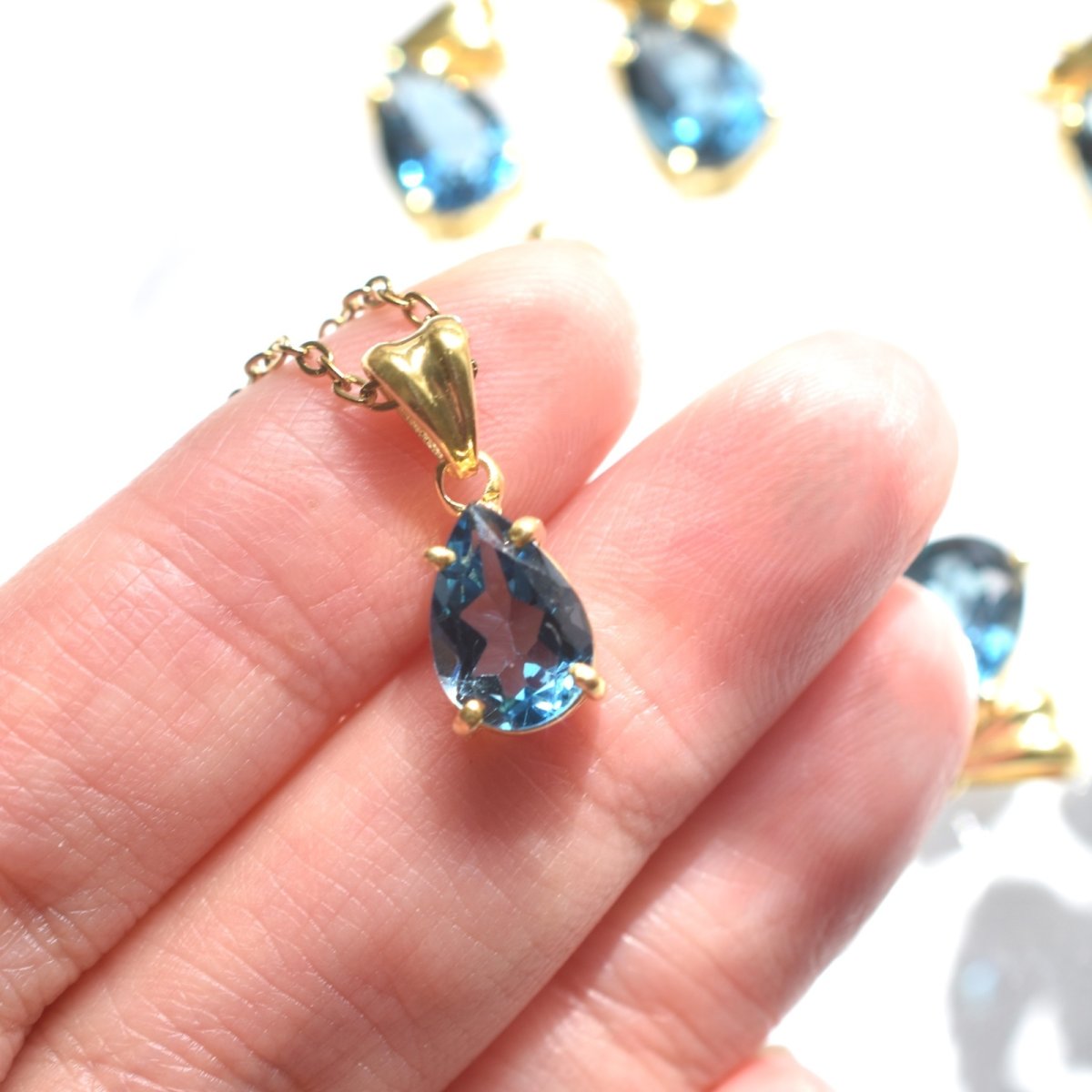 画像9: 新作【限定10】10ミリ　宝石用ルース　ロンドンブルートパーズ　ペアシェイプジェム　ステンレスネックレス40cm  (9)