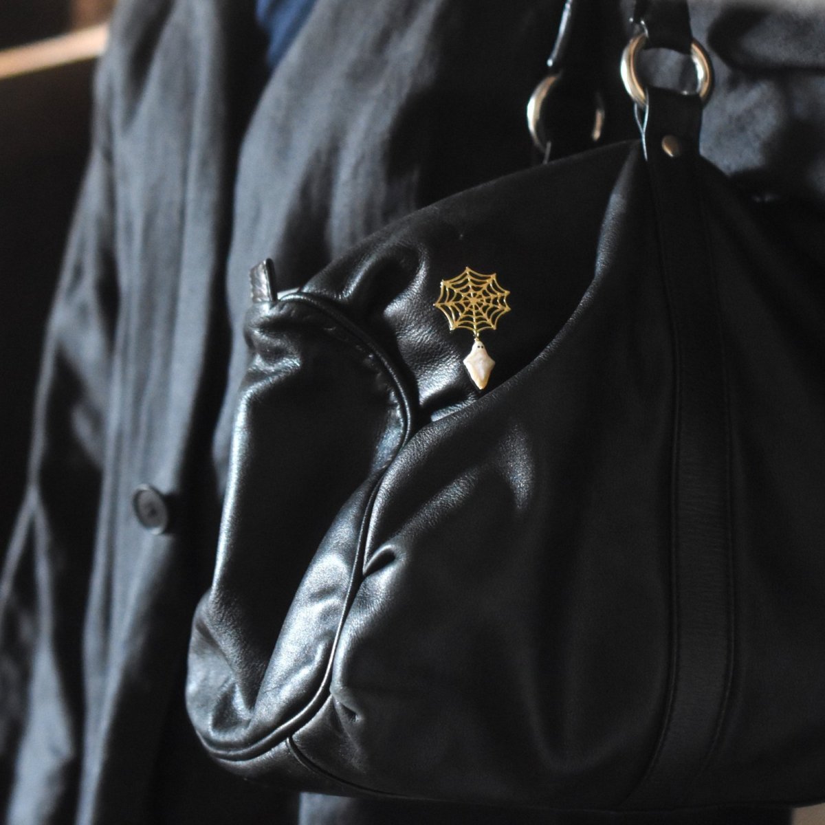 画像13: 秋の新作【数量限定】ハロウィン　お化け　淡水パール　と　クモの巣　ブローチ・ピン (13)