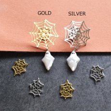 画像2: 秋の新作【数量限定】ハロウィン　お化け　淡水パール　と　クモの巣　ブローチ・ピン (2)