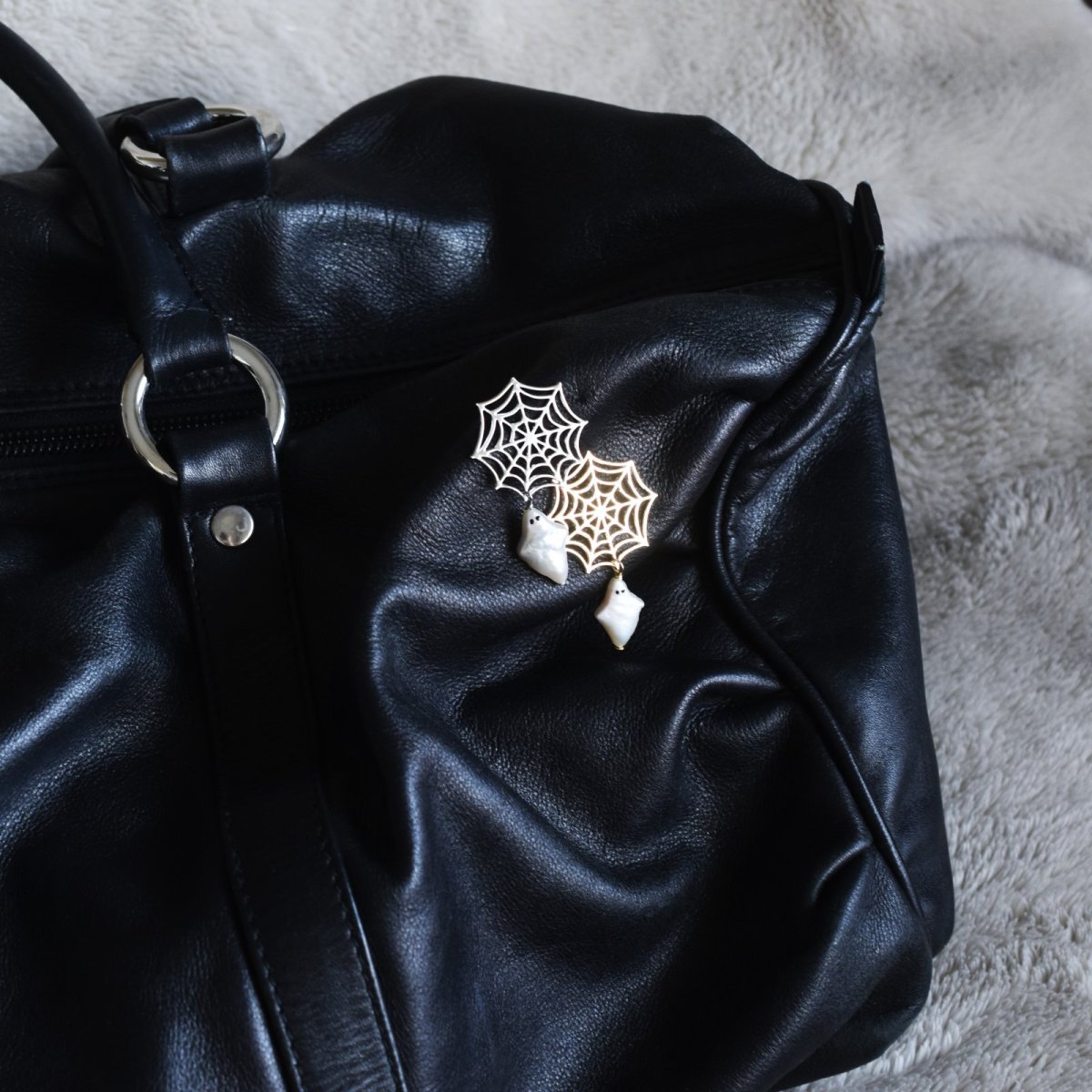 画像11: 秋の新作【数量限定】ハロウィン　お化け　淡水パール　と　クモの巣　ブローチ・ピン (11)