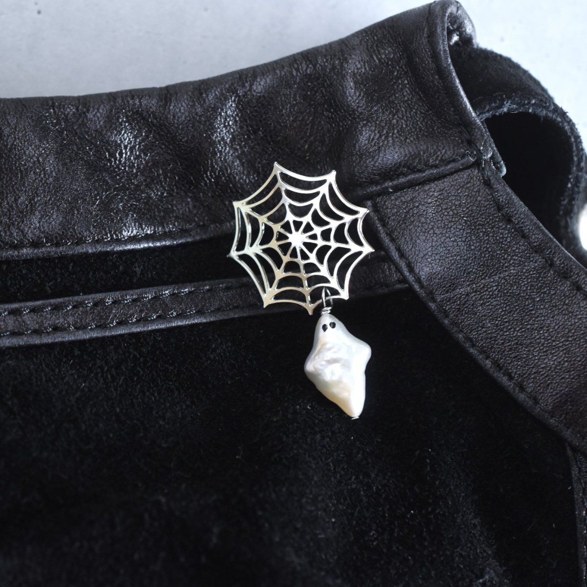 画像6: 秋の新作【数量限定】ハロウィン　お化け　淡水パール　と　クモの巣　ブローチ・ピン (6)