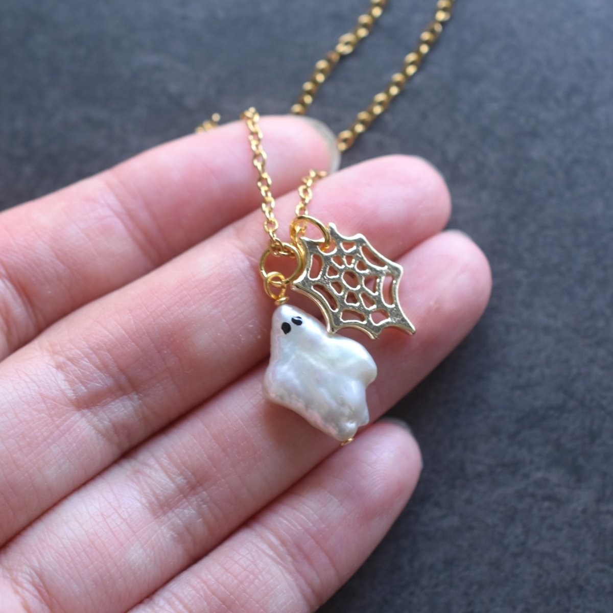 画像7: 秋の新作【数量限定】ハロウィン　お化け　淡水パール　と　クモの巣　サージカルステンレスネックレス  (7)