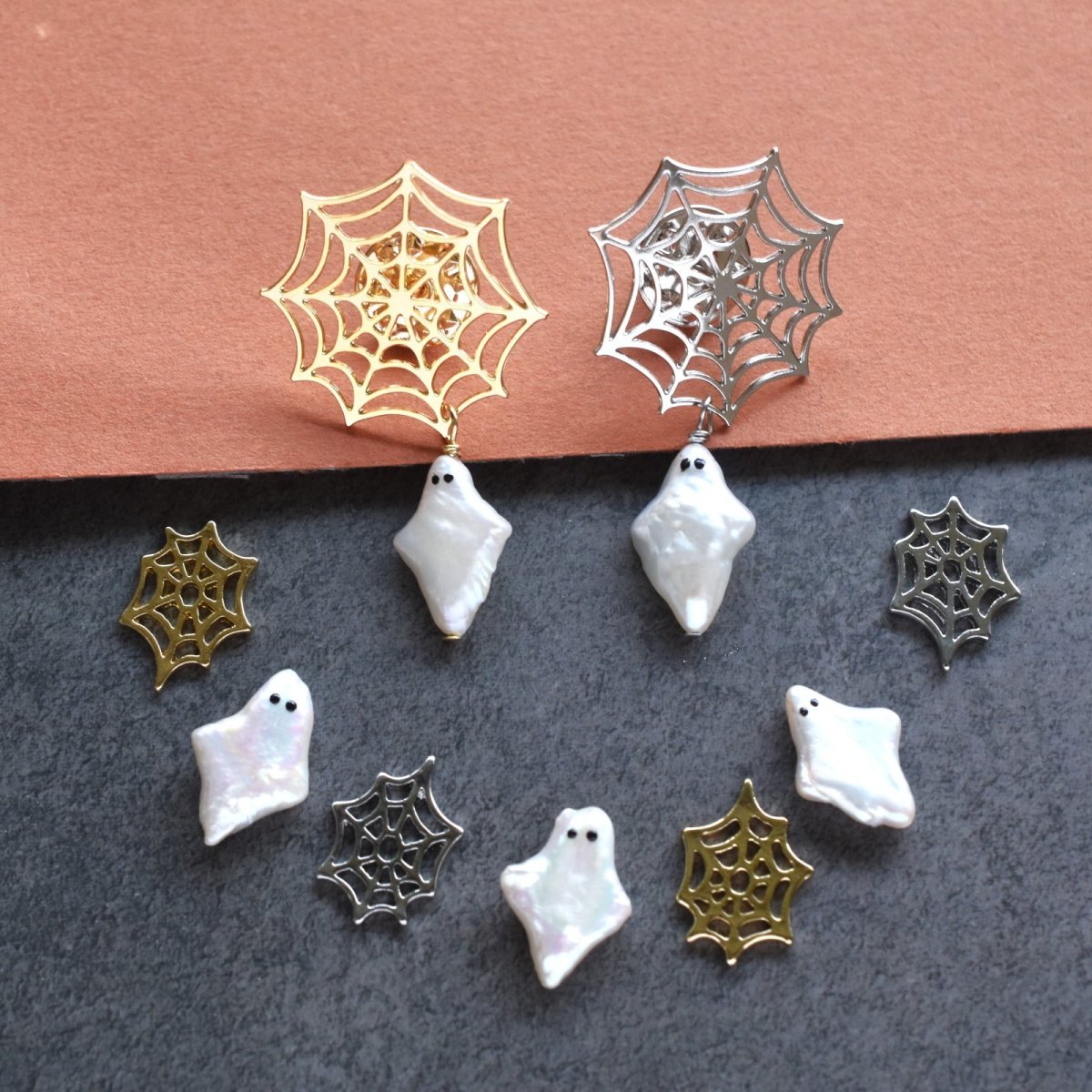 画像1: 秋の新作【数量限定】ハロウィン　お化け　淡水パール　と　クモの巣　ブローチ・ピン (1)
