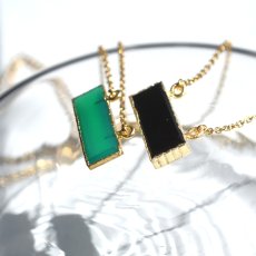 画像2: 秋の新作【選べる・数量限定】個性派　レクタングル　オニキス　ブラック/グリーン　サージカルステンレスネックレス  (2)