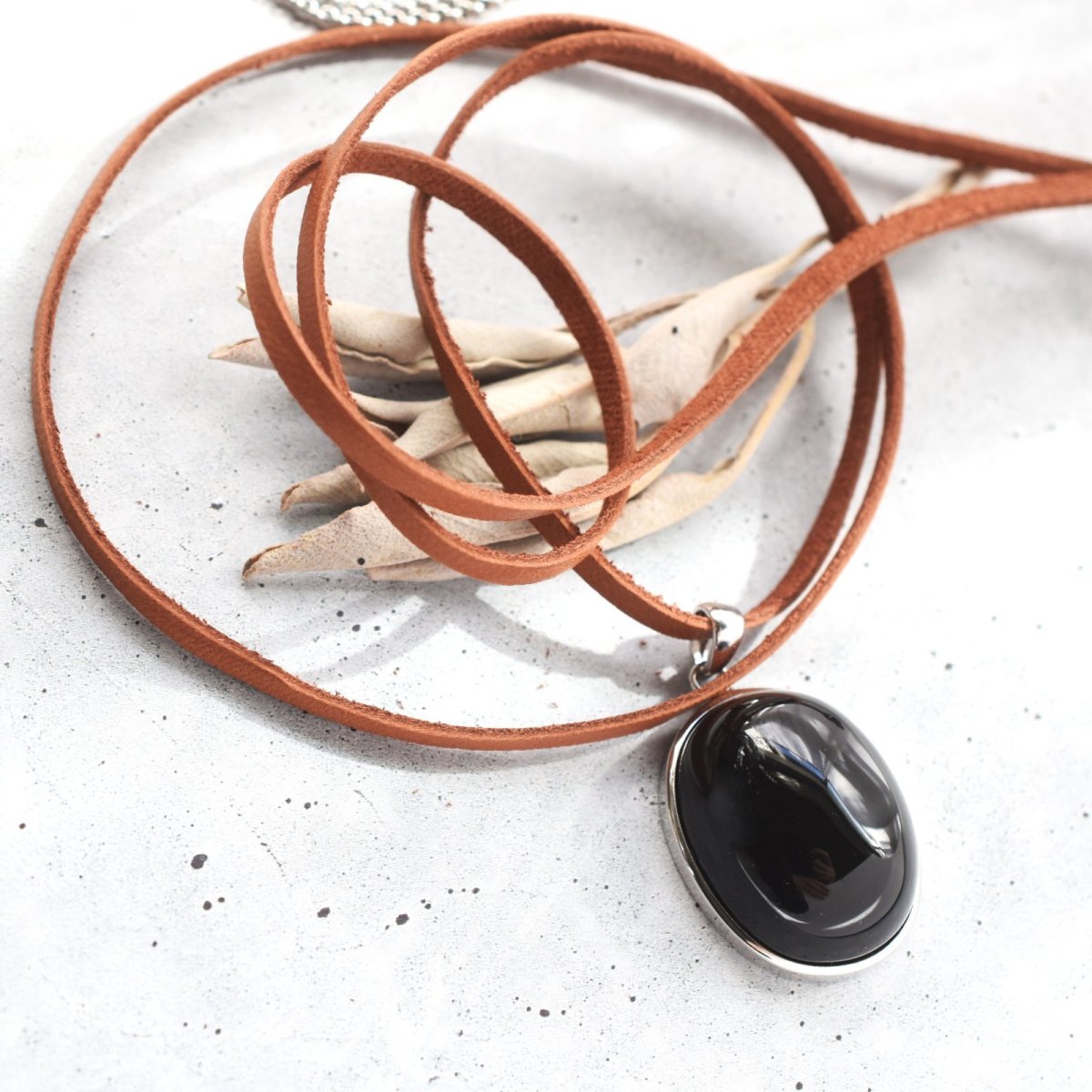 画像9: 秋の新作【数量限定・残り9】超大粒　チベット産モリオン(黒水晶）　サージカルステンレス　ロングネックレス  (9)