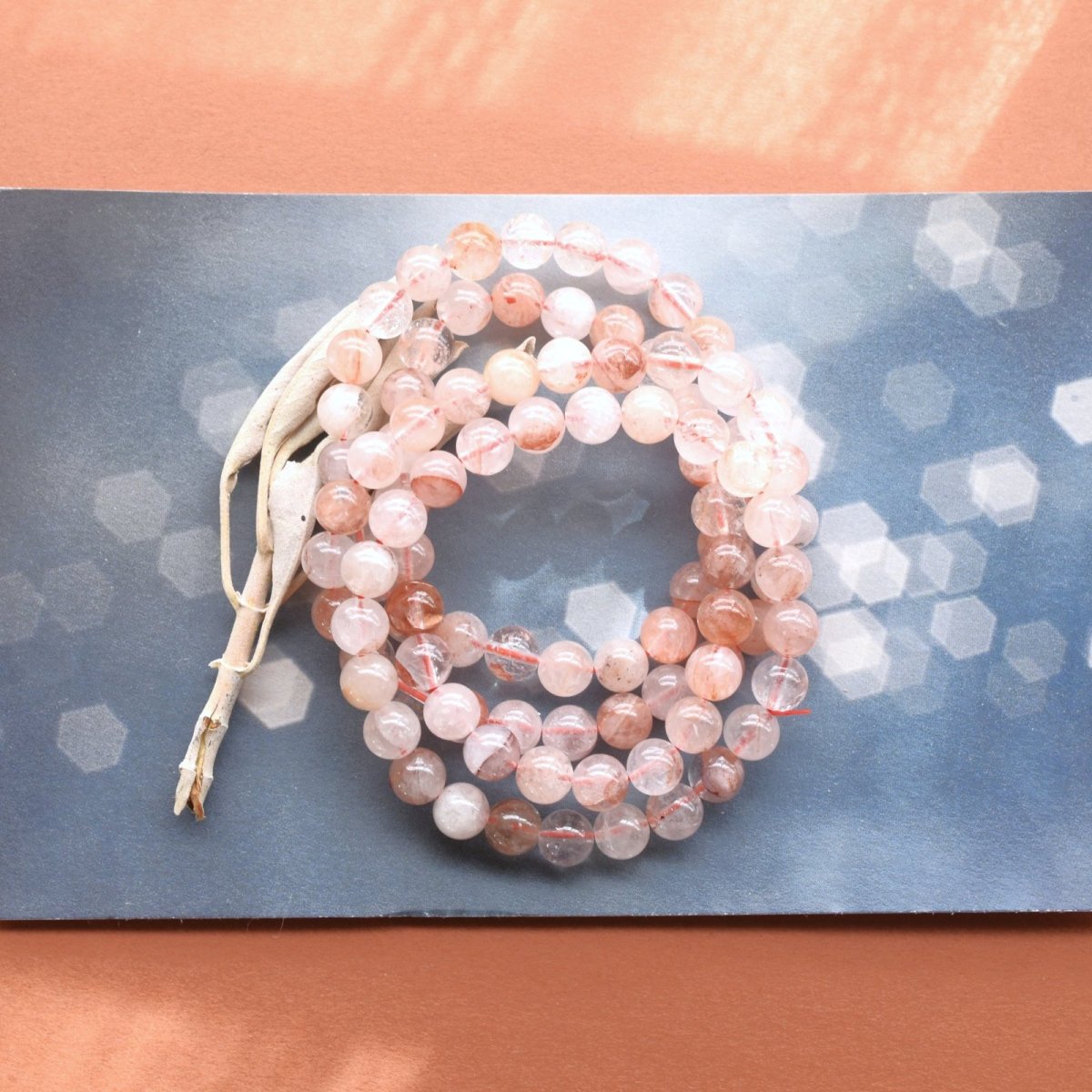 画像4: 限定再入荷！【残9・最強お守り】レッド系　ヒマラヤ・マニカラン産　水晶8ミリ玉　天然石ブレスレット  (4)