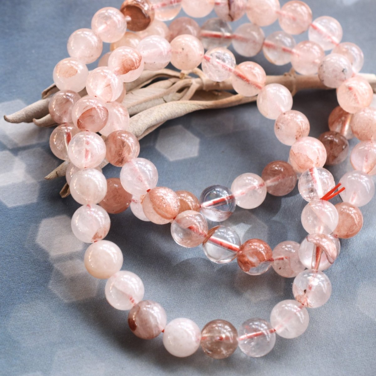 画像5: 限定再入荷！【残9・最強お守り】レッド系　ヒマラヤ・マニカラン産　水晶8ミリ玉　天然石ブレスレット  (5)