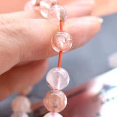 画像9: 限定再入荷！【残9・最強お守り】レッド系　ヒマラヤ・マニカラン産　水晶8ミリ玉　天然石ブレスレット  (9)