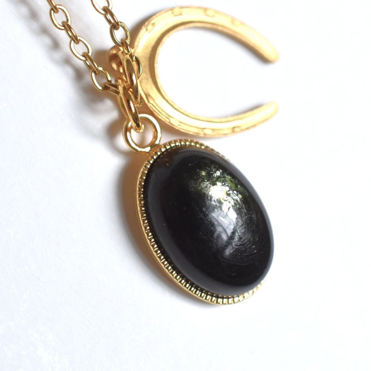 画像5:  冬の新作【数量限定・５点】希少石　グリーンマイカ　カボション　馬蹄チャーム付き　サージカルステンレスネックレス40cm  (5)