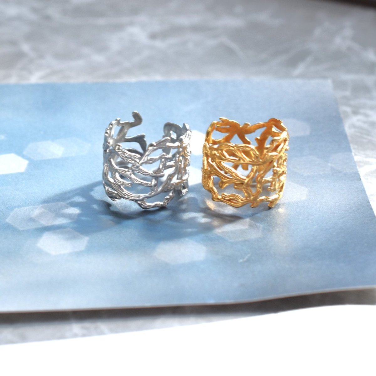 画像2: 秋の新作【金属アレルギー対応・フリーサイズ】クラウン小枝　サージカルカルステンレスリング(指輪・イヤーカフ）  (2)