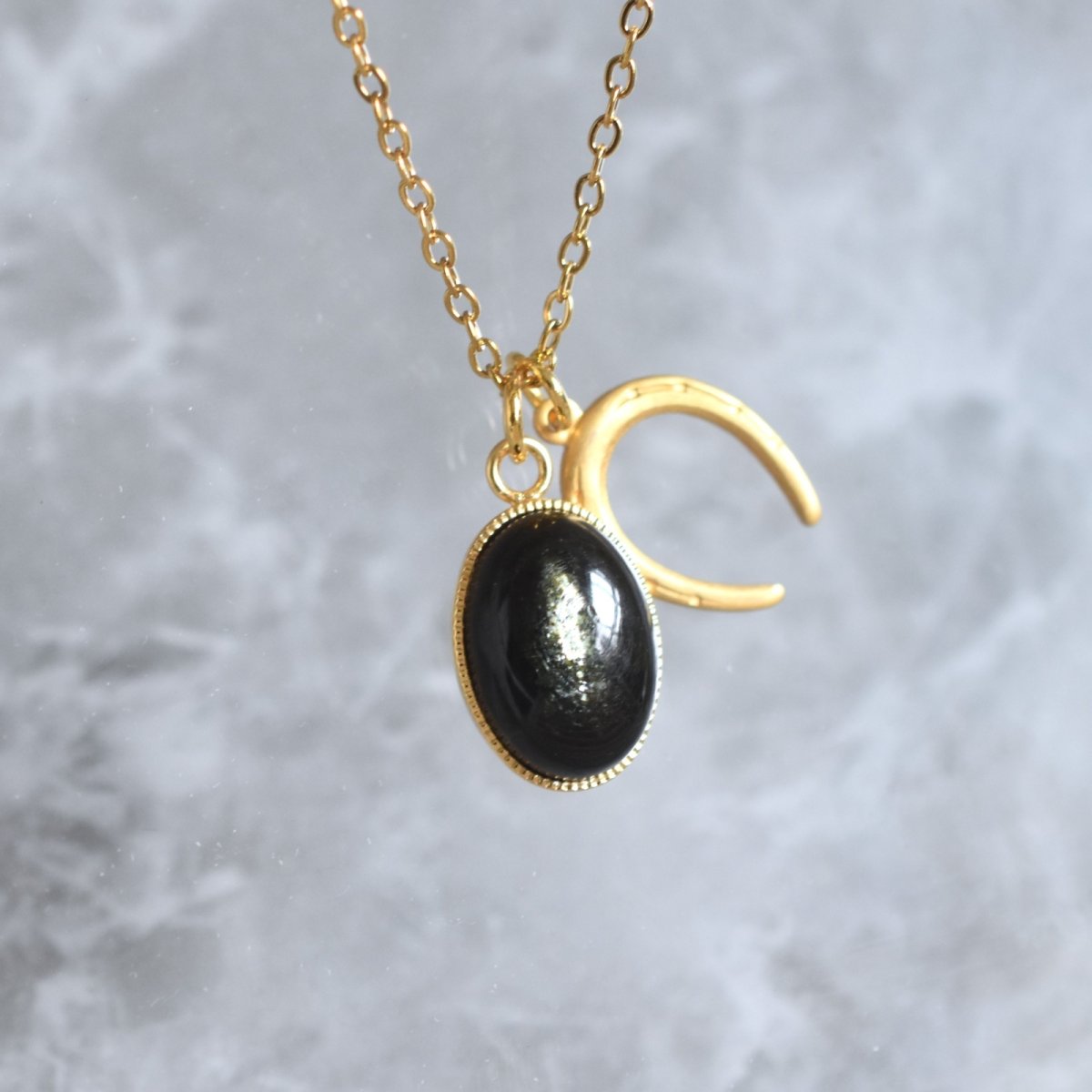 画像2:  冬の新作【数量限定・５点】希少石　グリーンマイカ　カボション　馬蹄チャーム付き　サージカルステンレスネックレス40cm  (2)