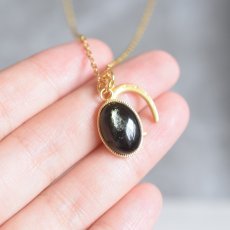 画像6:  冬の新作【数量限定・５点】希少石　グリーンマイカ　カボション　馬蹄チャーム付き　サージカルステンレスネックレス40cm  (6)