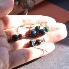 画像7: 冬の新作【数量限定】超希少　ブルー　スギライト　双子粒　サージカルステンレスピアス（マラカイト・レッドタイガーアイ）  (7)