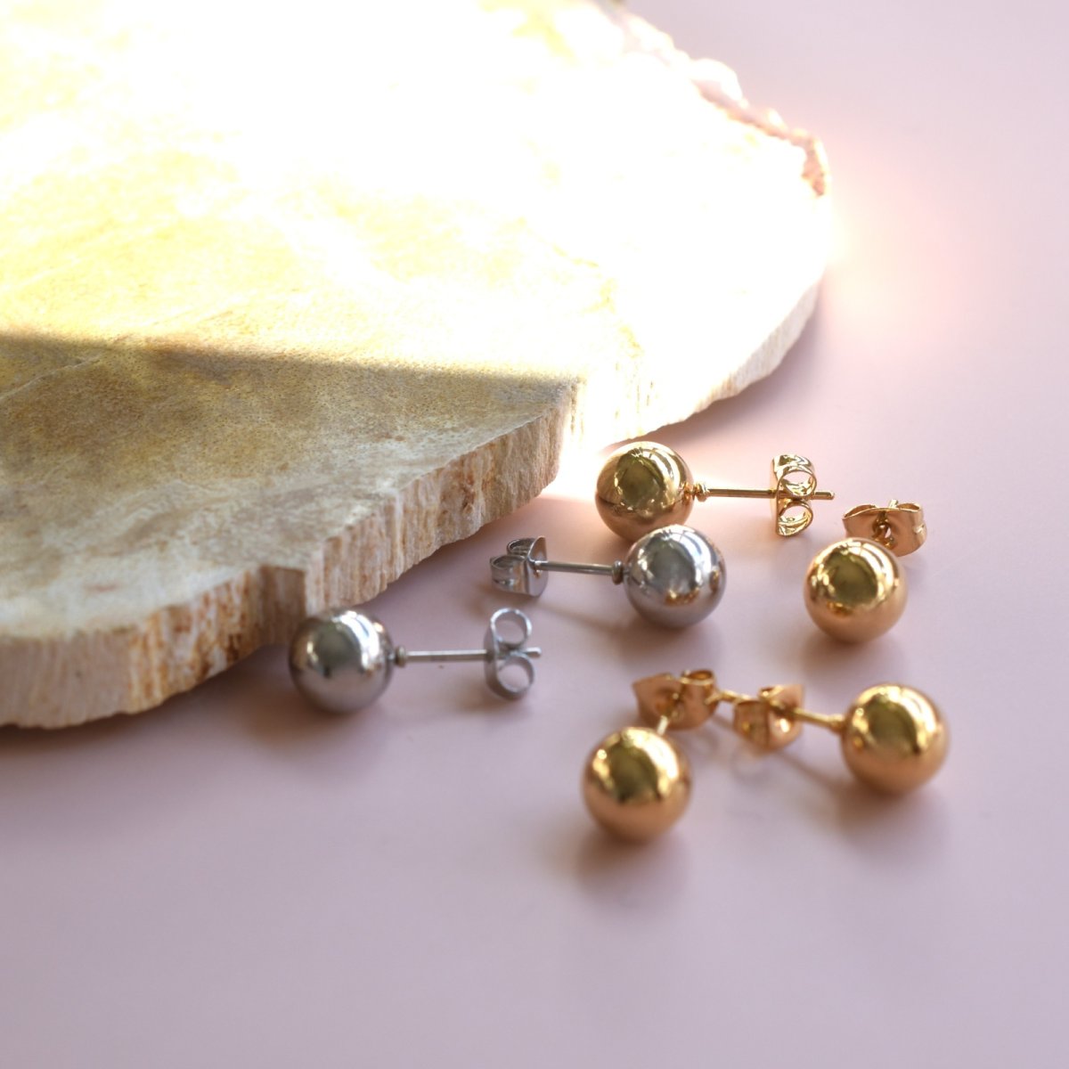 画像7: 冬の新作【選べる・金属アレルギー対応・つけっぱなし】メタルボール　8mm珠　サージカルステンレスピアス  (7)