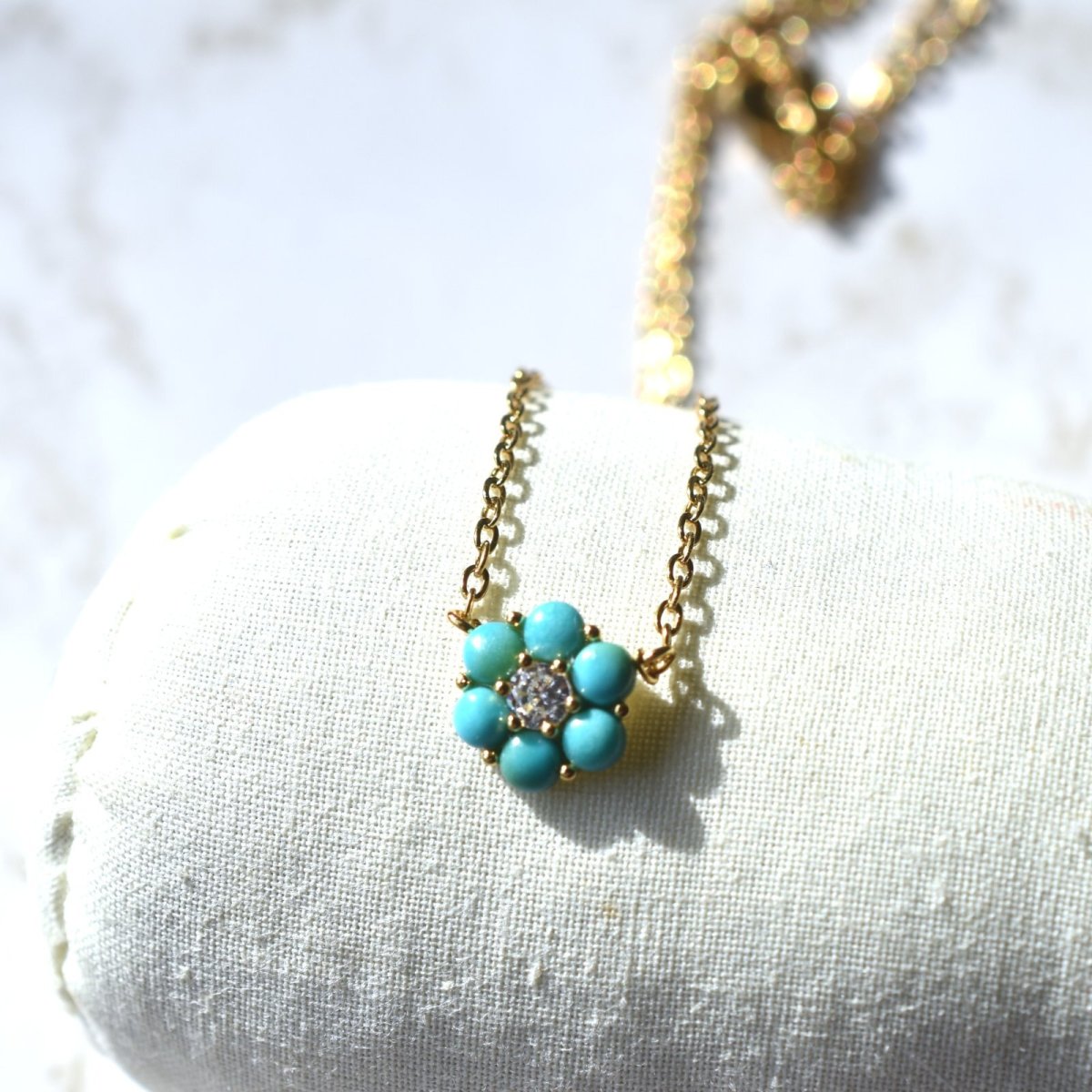 画像4: 冬の新作【限定7点】12月誕生石　天然ターコイズ　フラワー　サージカルステンレスネックレス  (4)