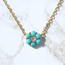 画像2: 冬の新作【限定7点】12月誕生石　天然ターコイズ　フラワー　サージカルステンレスネックレス  (2)