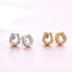 画像1: 冬の新作【選べる・金属アレルギー対応・つけっぱなし】2026午年　ホースシュー　馬蹄　サージカルステンレスピアス  (1)