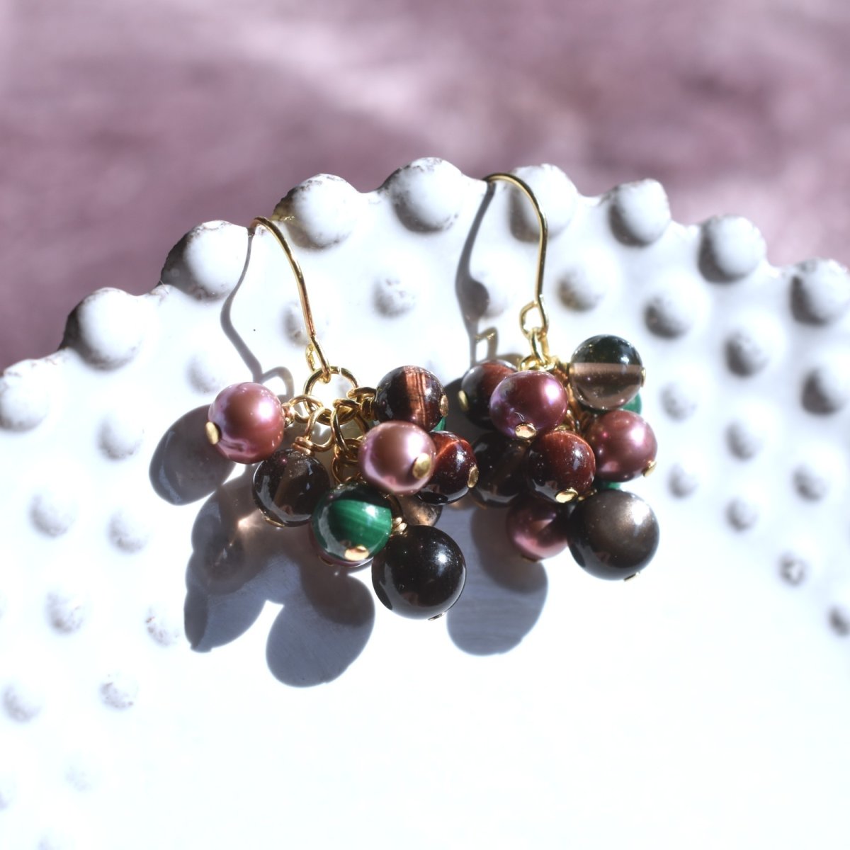 画像2: 冬の新作【数量限定】大人の色合い　オーナメント風　ボリューム　天然石パール　サージカルステンレスピアス   (2)