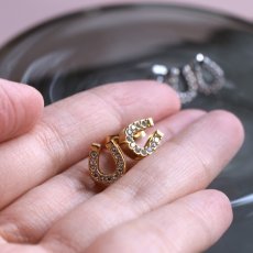 画像8: 冬の新作【選べる・金属アレルギー対応・つけっぱなし】2026午年　ホースシュー　馬蹄　サージカルステンレスピアス  (8)