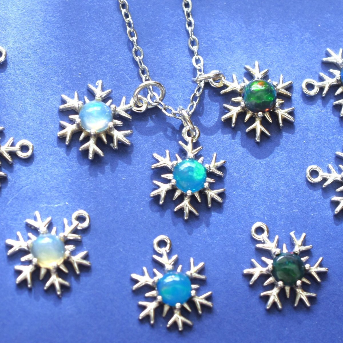 画像1: 冬の新作【選べる・数量限定】雪の結晶　エチオピアン　オパール　シルバー　サージカルステンレスネックレス40cm  (1)