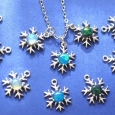 画像1: 冬の新作【選べる・数量限定】雪の結晶　エチオピアン　オパール　シルバー　サージカルステンレスネックレス40cm  (1)