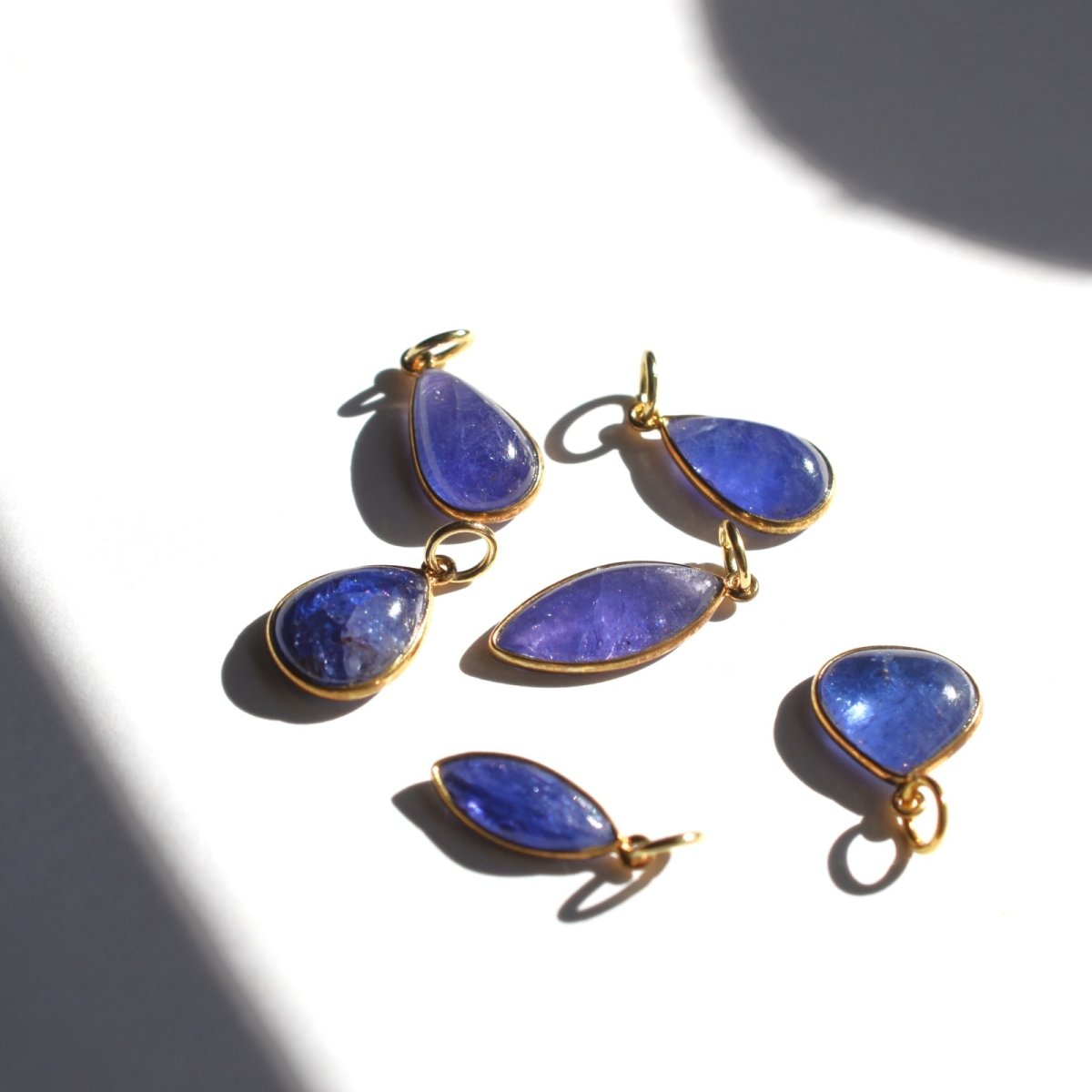 画像1: 特別価格【選べる・1点もの】インドジャイプール仕入れ！　タンザナイト　フレーム　サージカルステンレスネックレス  (1)