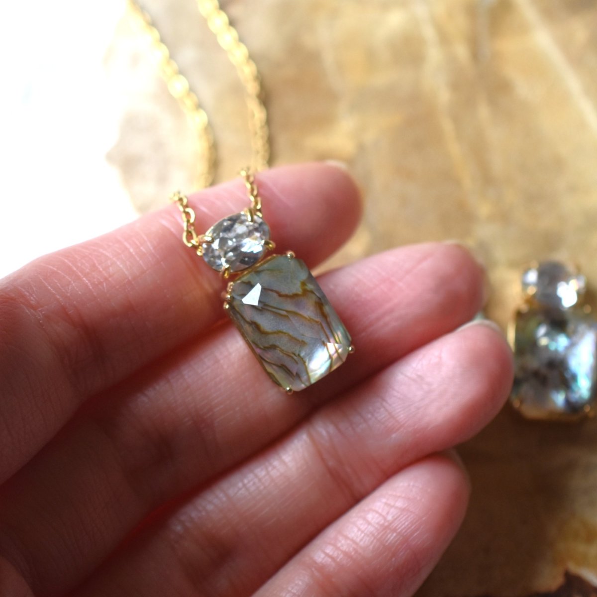 画像4: 特別価格【残り2・1点もの】香水　フレーム　アバロンシェルクリスタル　×　クリスタルガラス　サージカルステンレスネックレス  (4)