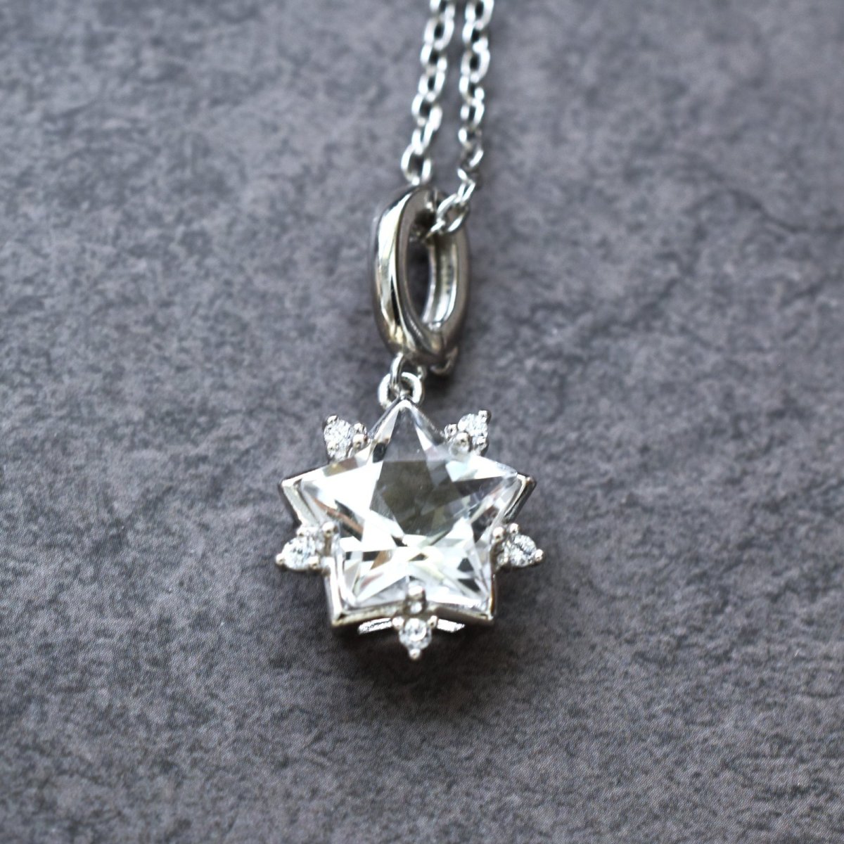 画像2: 冬の新作【限定２】宝石質　クリスタル　スター　ジェムカット　ペンダント　シルバー　サージカルステンレスネックレス (2)