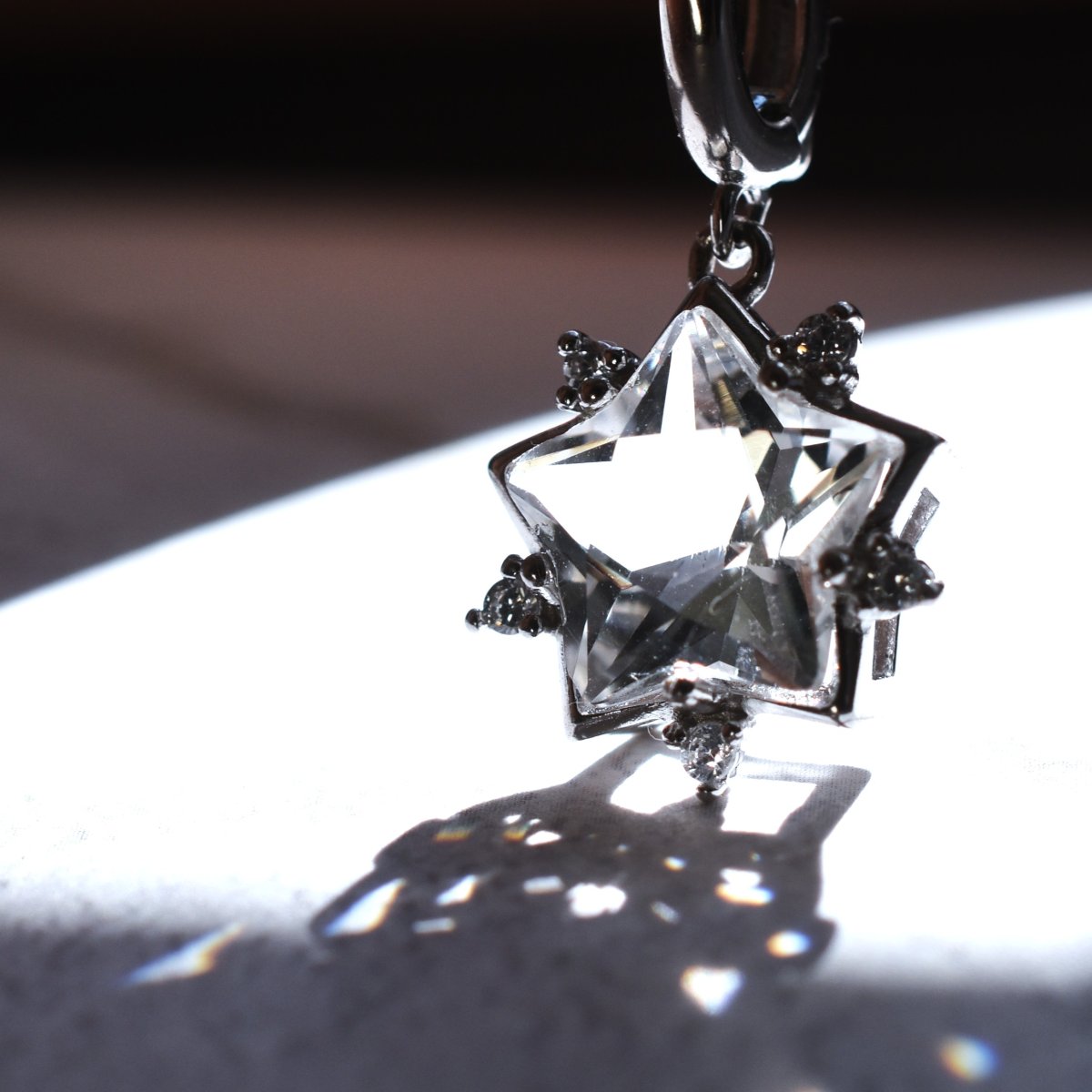 画像1: 冬の新作【限定２】宝石質　クリスタル　スター　ジェムカット　ペンダント　シルバー　サージカルステンレスネックレス (1)