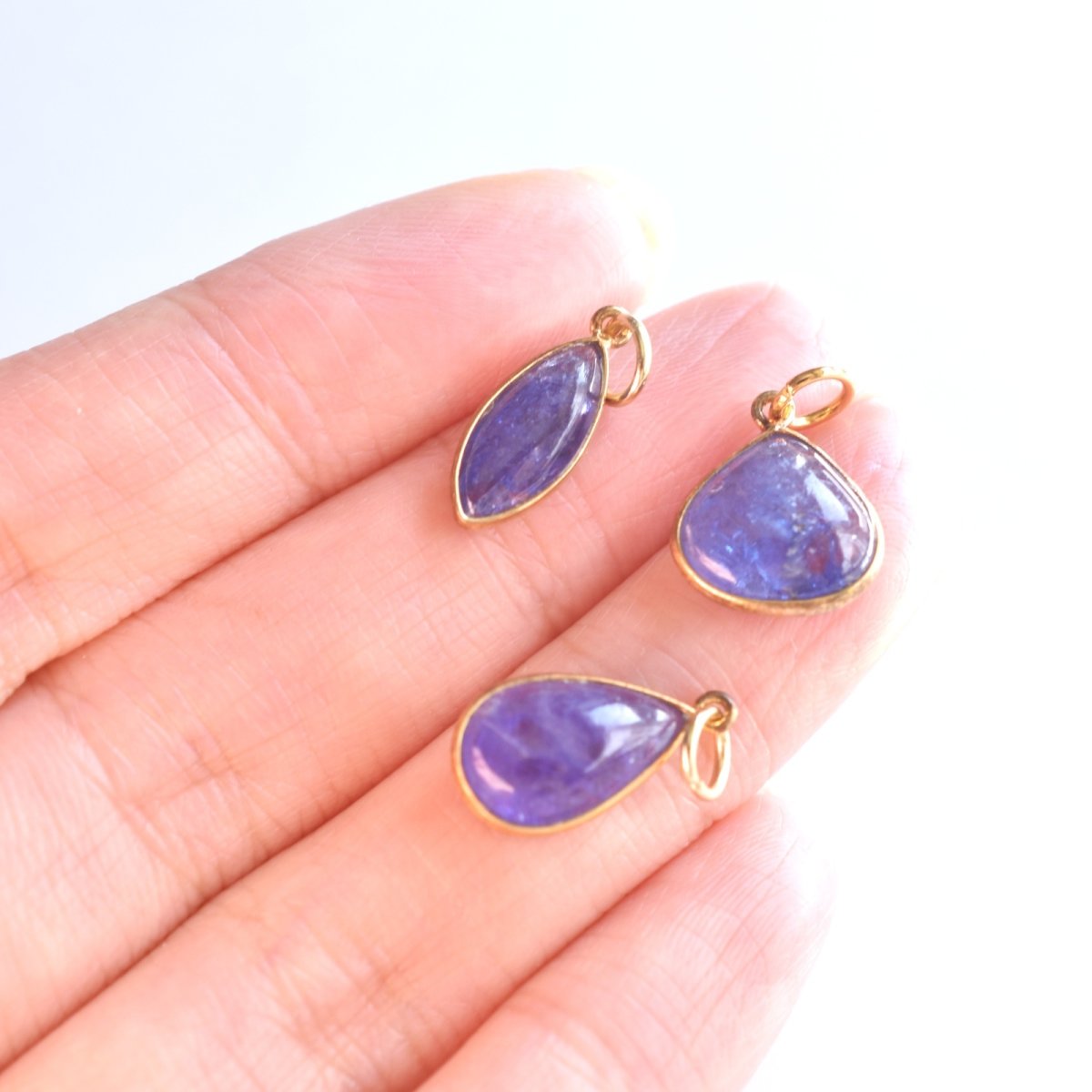 画像4: 特別価格【選べる・1点もの】インドジャイプール仕入れ！　タンザナイト　フレーム　サージカルステンレスネックレス  (4)