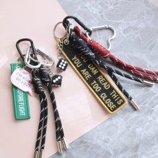 画像1: 新作追加！男女兼用【数量限定】コード×タグ　ハート　カラビナ　ハンドストラップ・スマホホルダー・バッグチャーム (1)