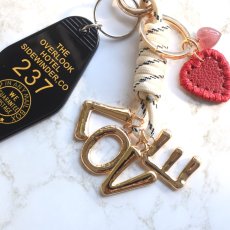 画像1: 冬の新作【数量限定】LOVE＆ハート　レッドアベンチュリン　カラビナ　ハンドストラップ・バッグチャーム  (1)