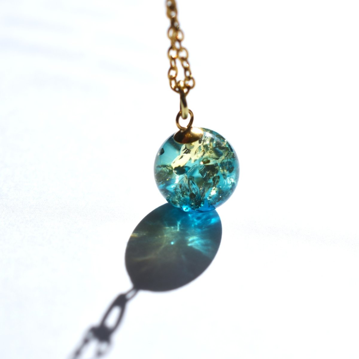 画像7: 春の新作【残り26】朝の海のきらめき　バイカラー　ブルーグリーン＆イエロー　アンバー　(琥珀）　ステンレスネックレス  (7)