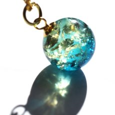 画像1: 春の新作【残り26】朝の海のきらめき　バイカラー　ブルーグリーン＆イエロー　アンバー　(琥珀）　ステンレスネックレス  (1)