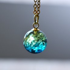 画像15: 春の新作【残り26】朝の海のきらめき　バイカラー　ブルーグリーン＆イエロー　アンバー　(琥珀）　ステンレスネックレス  (15)