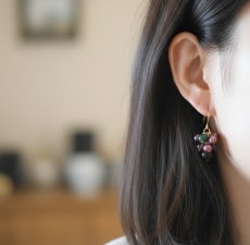 画像2: 冬の新作【数量限定】大人の色合い　オーナメント風　ボリューム　天然石パール　サージカルステンレスピアス   (2)