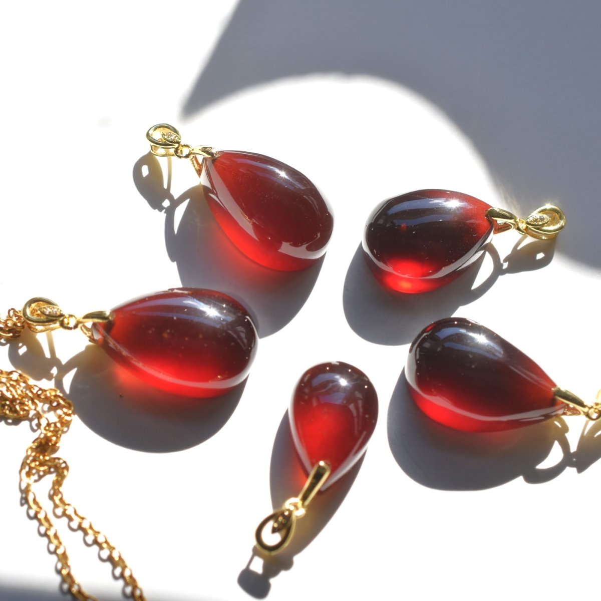 画像1: 新春の新作【選べる】超大粒　ヘソナイトガーネット　しずく型　サージカルステンレスネックレス50cm  (1)