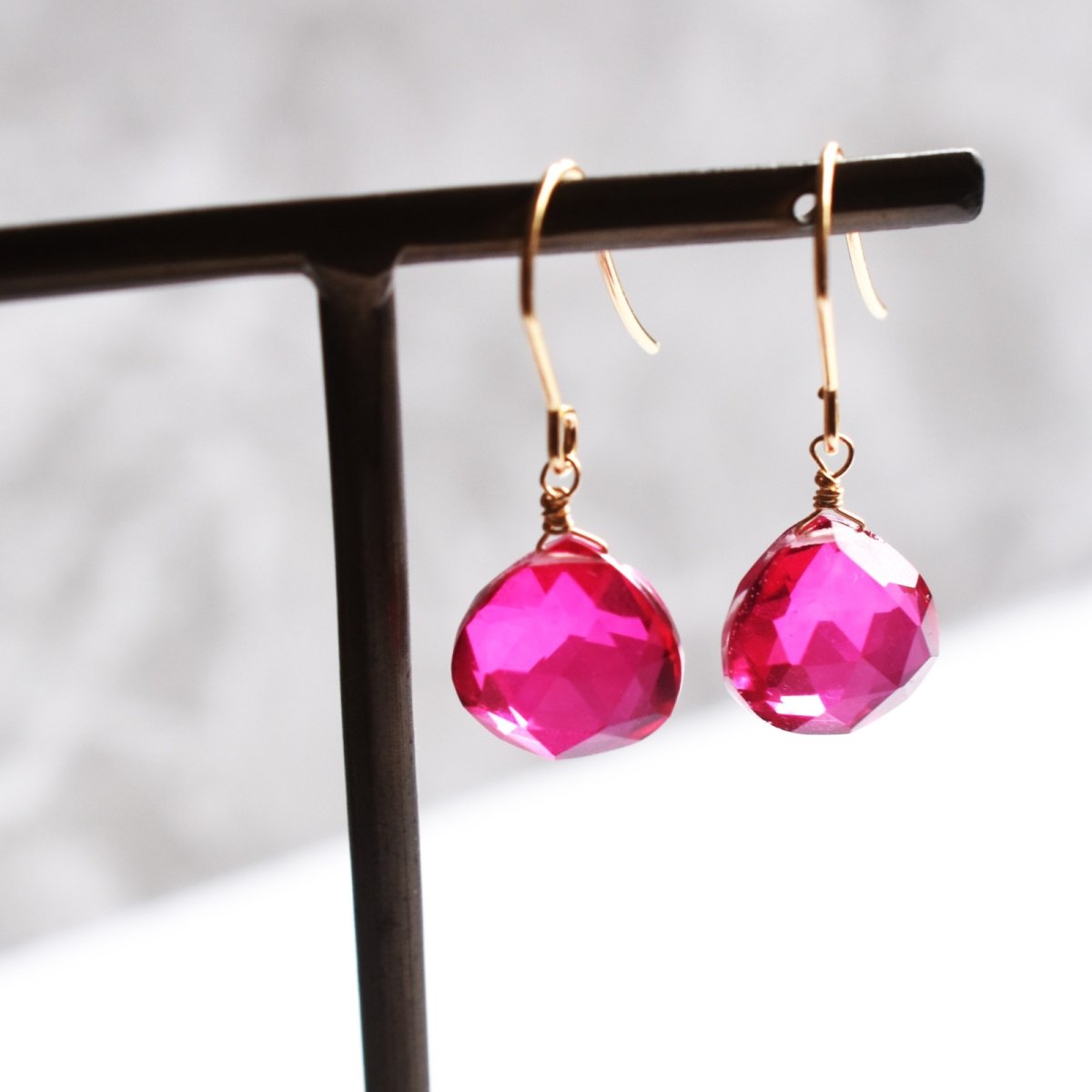 画像3: 半額SALE【限定数のみ・金具変更可能】ラズベリーピンク　クォーツ　トリプレットマロンカット　サージカルフックピアス (3)