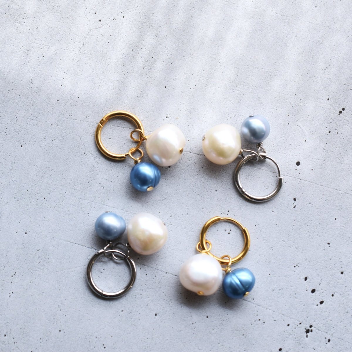画像1: 春の新作【金具変更可・金属アレルギー対応】ブルーパール&淡水パール　サージカルステンレスフープピアス  (1)