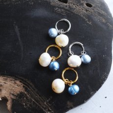 画像3: 春の新作【金具変更可・金属アレルギー対応】ブルーパール&淡水パール　サージカルステンレスフープピアス  (3)