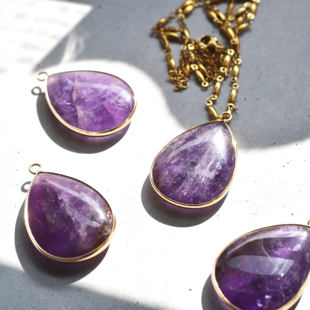画像1:  春の新作【限定数のみ】超大粒　原石の風合い　アメジスト　ペンダント　サージカルステンレスネックレス  (1)