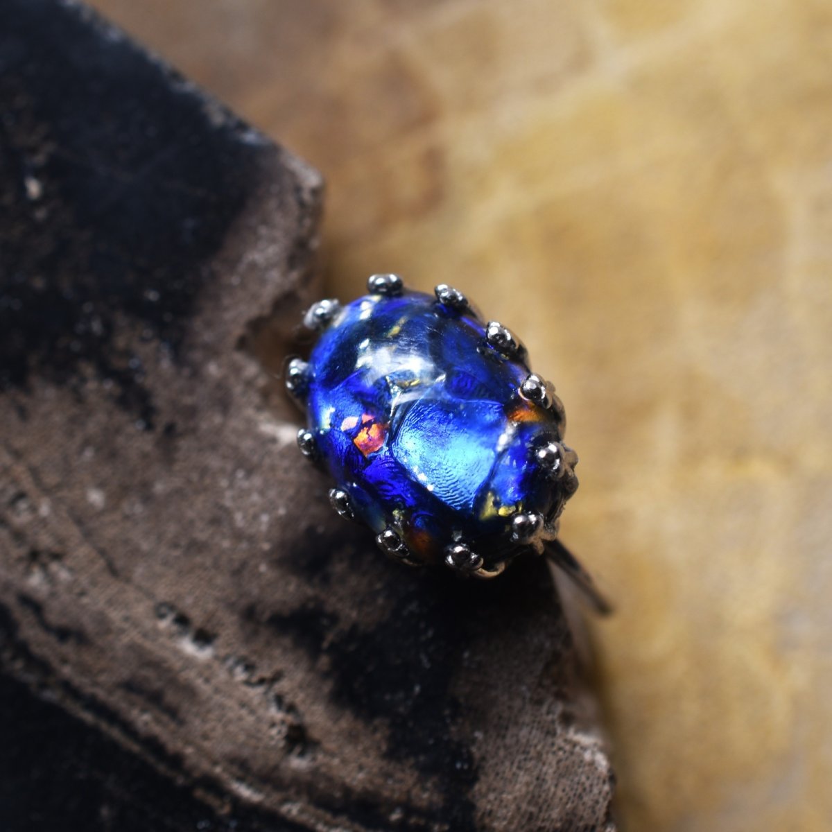 画像4: 春の新作【数量限定・フリーサイズ】幻想シラー　ヴィンテージ　チェコガラス　ドラゴンズブレス　SV925(指輪）  (4)