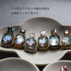 画像8:  春の新作【選べる・各1点もの】香水ボトル　アバロンシェル　×　カラー　クリスタルガラス　サージカルステンレスネックレス  (8)