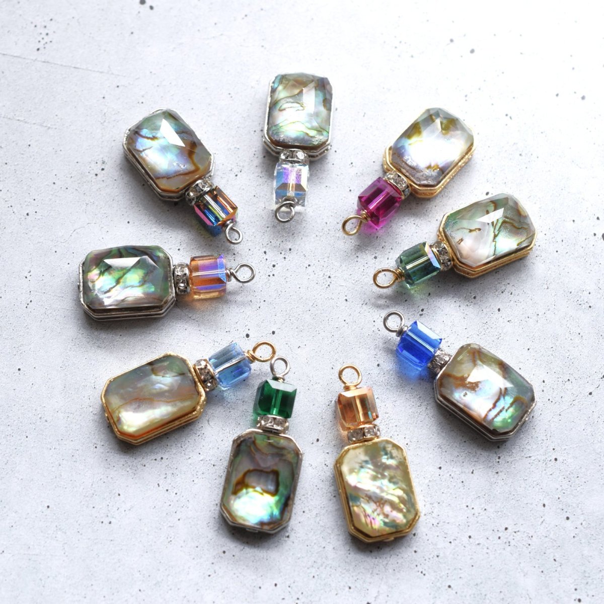 画像4:  春の新作【選べる・各1点もの】香水ボトル　アバロンシェル　×　カラー　クリスタルガラス　サージカルステンレスネックレス  (4)