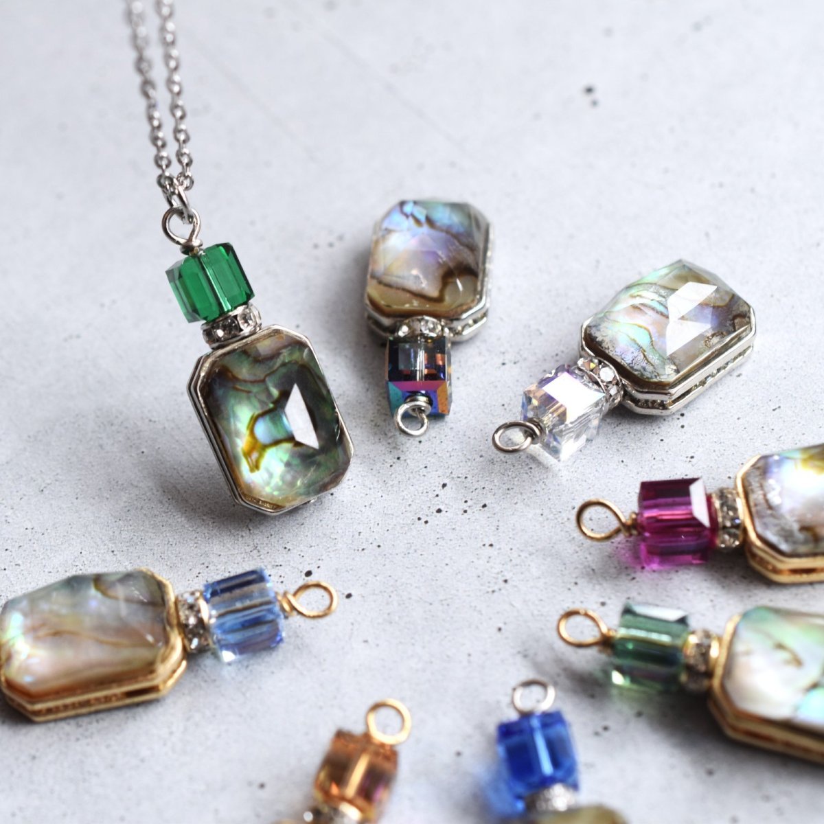 画像11:  春の新作【選べる・各1点もの】香水ボトル　アバロンシェル　×　カラー　クリスタルガラス　サージカルステンレスネックレス  (11)