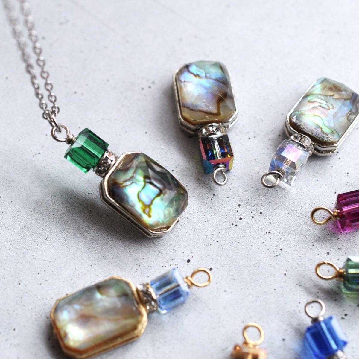 画像1:  春の新作【選べる・各1点もの】香水ボトル　アバロンシェル　×　カラー　クリスタルガラス　サージカルステンレスネックレス  (1)