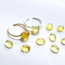 画像2: 春の新作【金属アレルギー対応】天然カラー　ミモザ　イエロープレナイト　オーバル　カボション　SVリング(指輪）  (2)