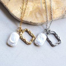 画像1:  春の新作【選べる】シンプル♪　淡水パール＆チャーム　長方形　サージカルステンレスネックレス  (1)